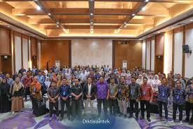 Peningkatan Kompetensi Tenaga Kependidikan Perguruan Tinggi untuk Wujudkan Layanan Prima